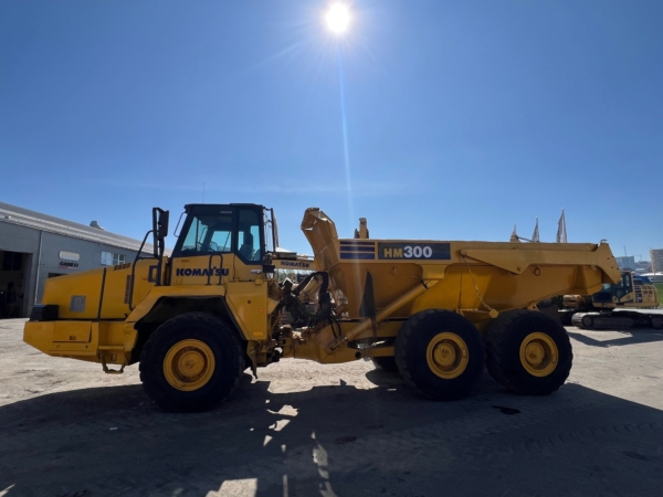 Komatsu HM300-2 - Image 6