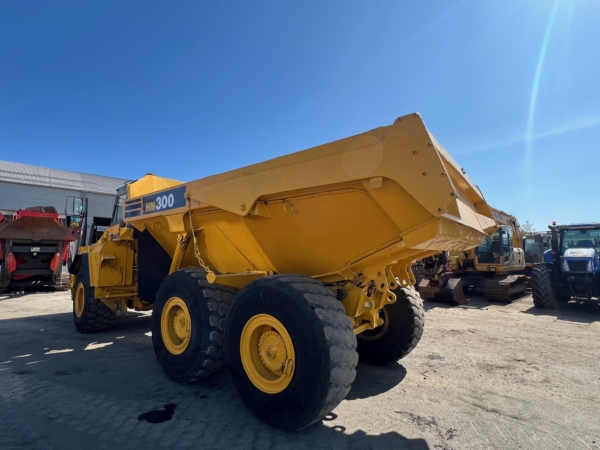 Komatsu HM300-2 - Image 3