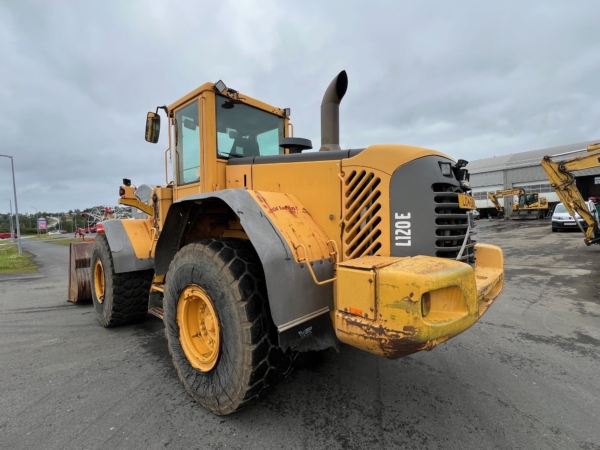 Volvo L120E - Image 2