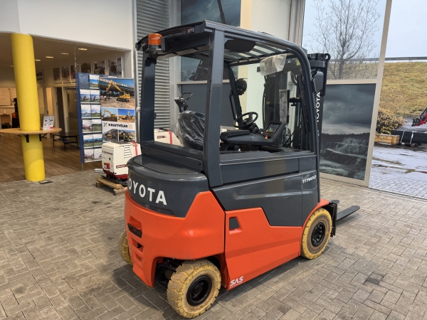 Toyota rafmagnslyftari lyftigeta 2500kg - Image 3