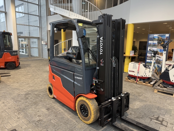 Toyota rafmagnslyftari lyftigeta 2500kg - Image 4