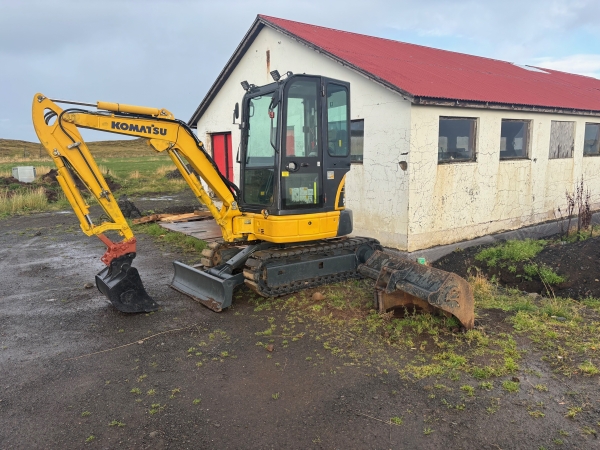 Komatsu PC26MR-3 - Image 2