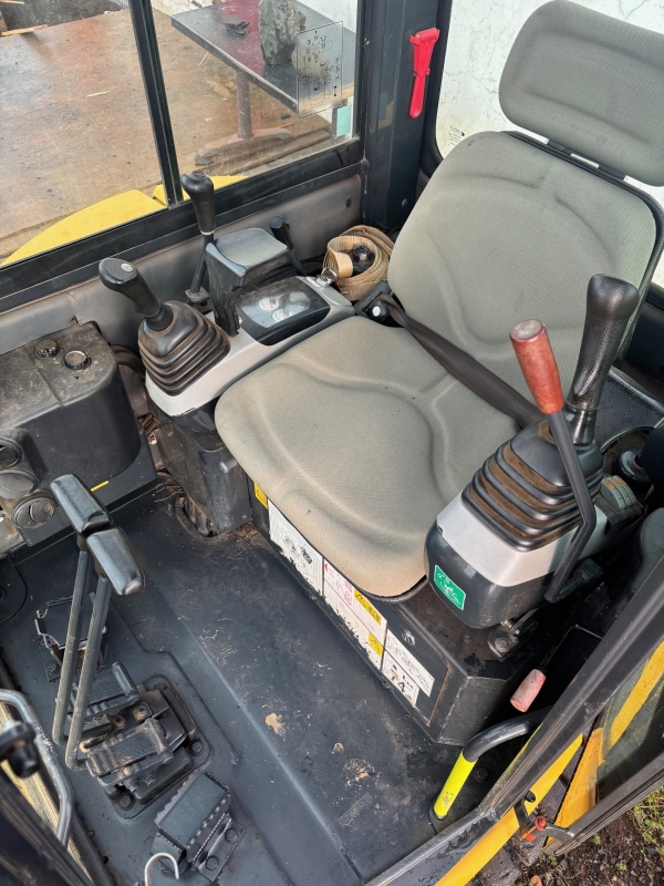 Komatsu PC26MR-3 - Image 4