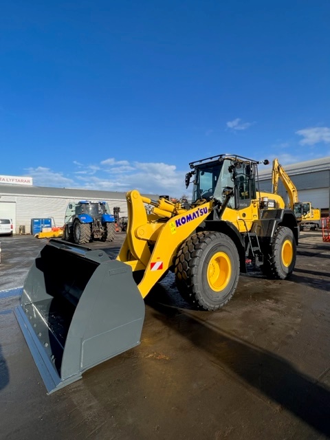 Komatsu WA320-8 hjólaskófla