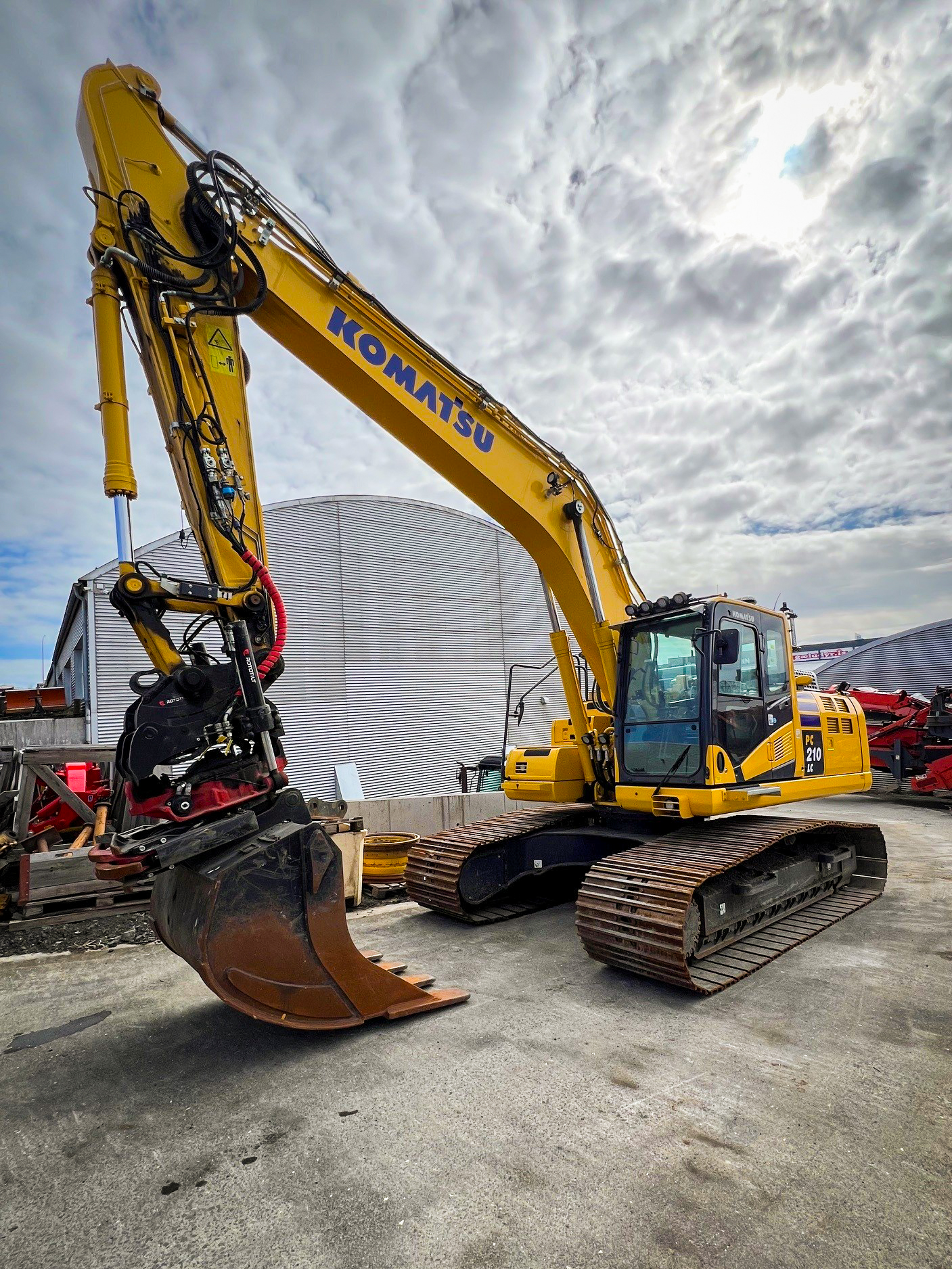 Komatsu PC210LC-11