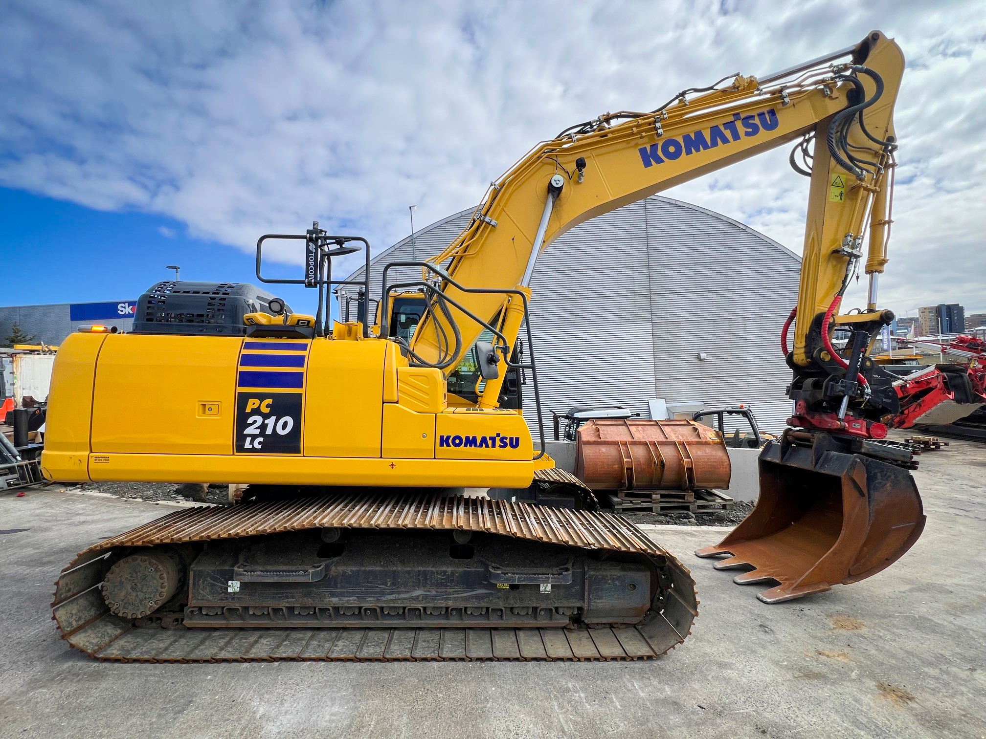 Komatsu PC210LC-11