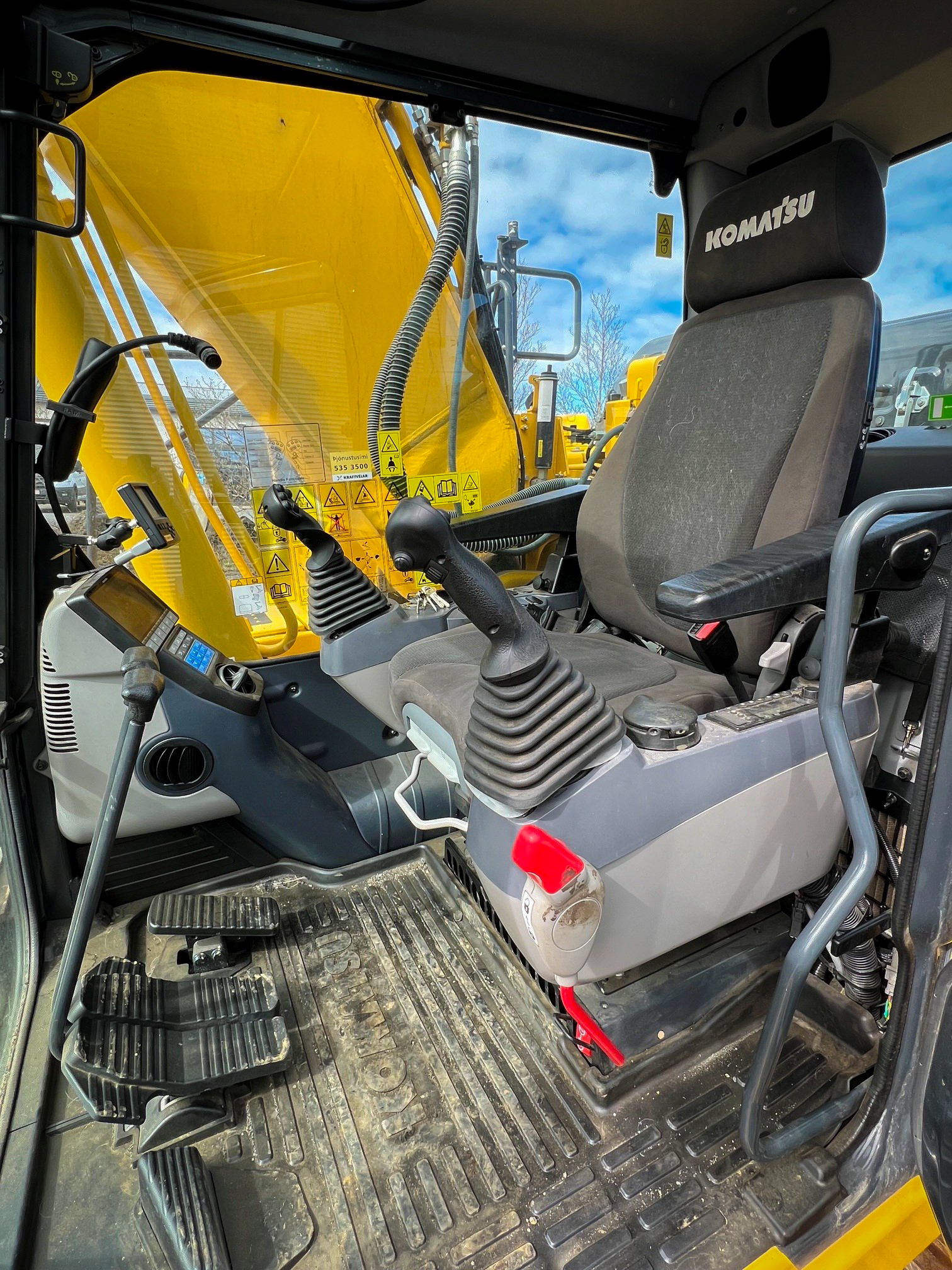 Komatsu PC210LC-11
