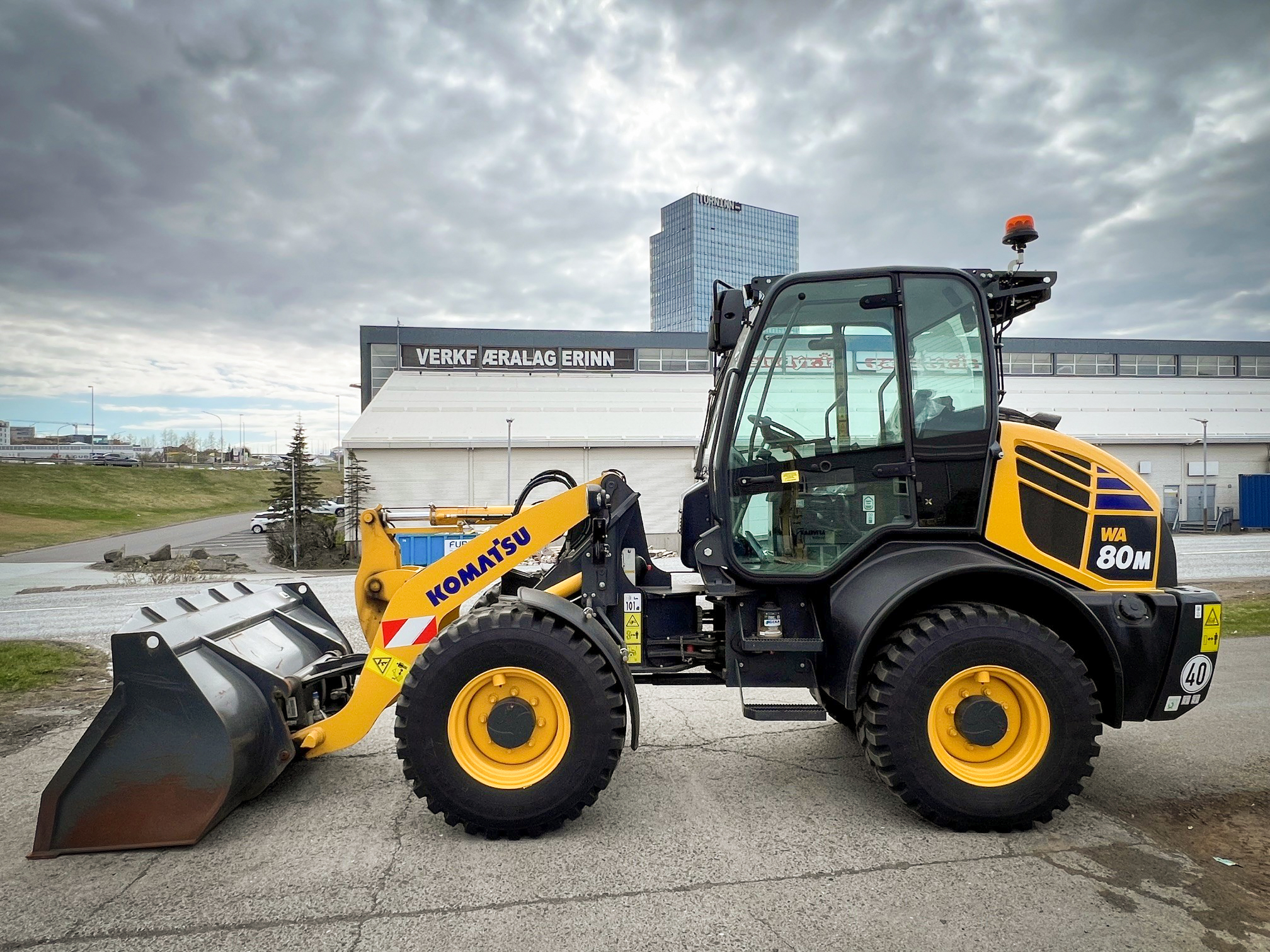 Komatsu WA80M-8