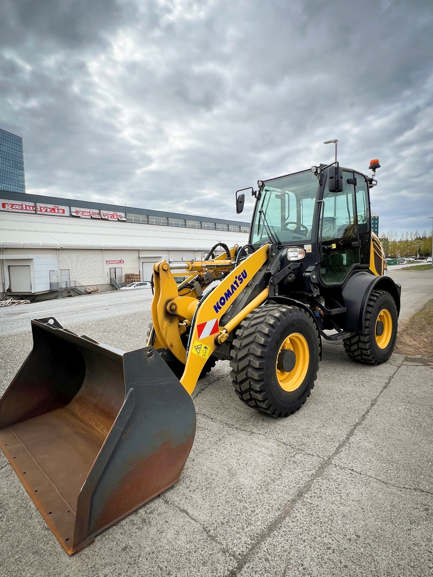 Komatsu WA80M-8