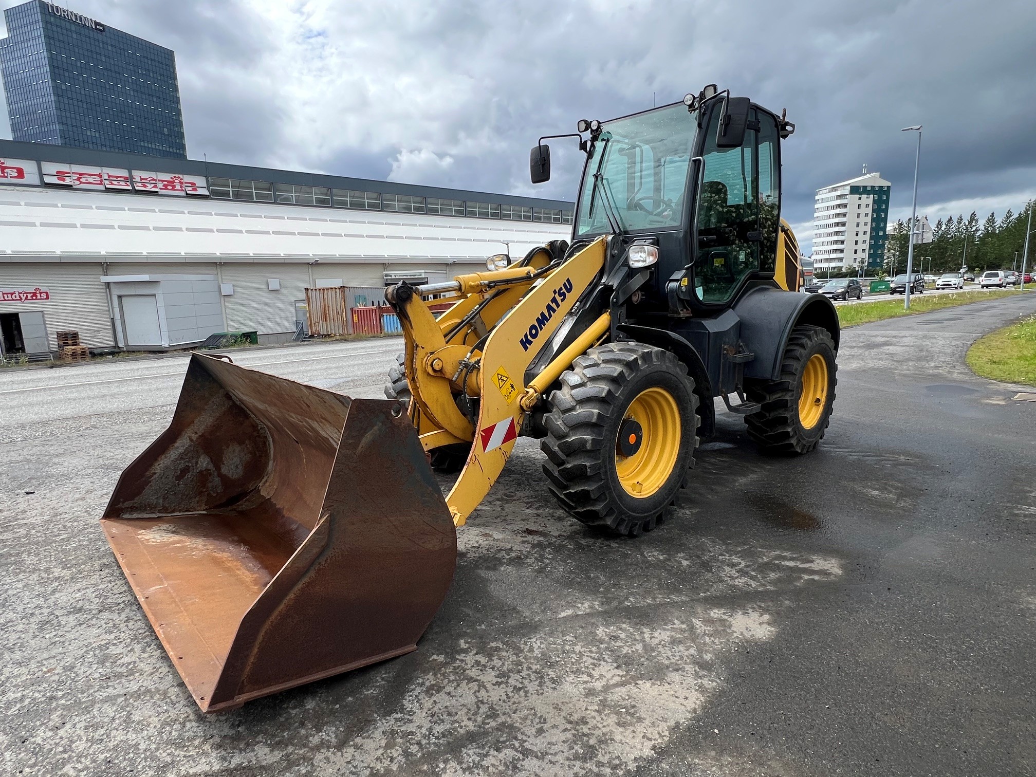 Komatsu WA100M-8