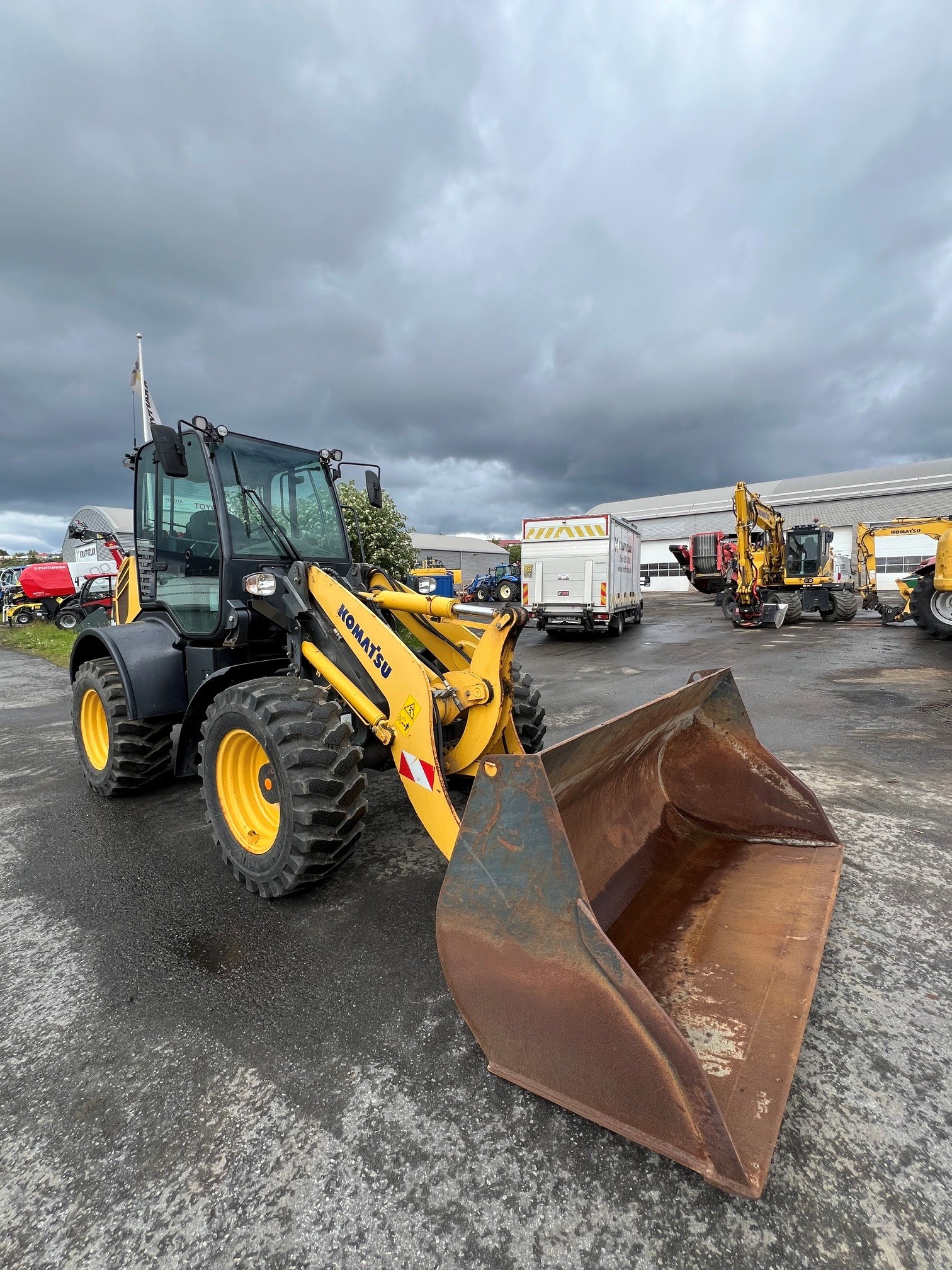 Komatsu WA100M-8 - Image 5