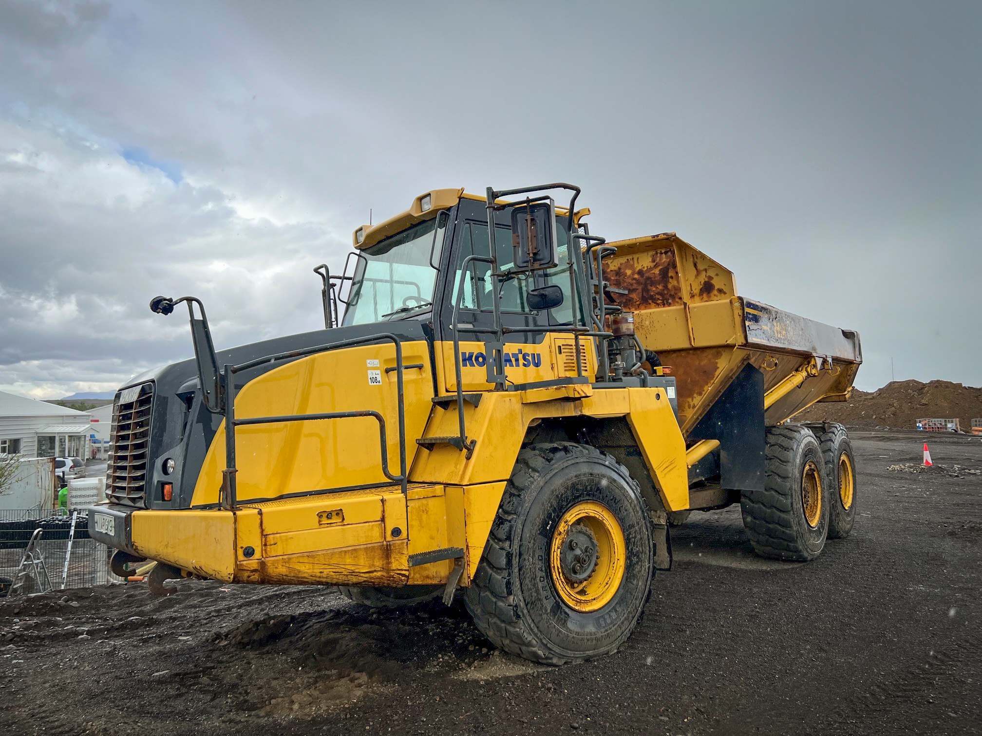Komatsu HM300-5 - Image 2