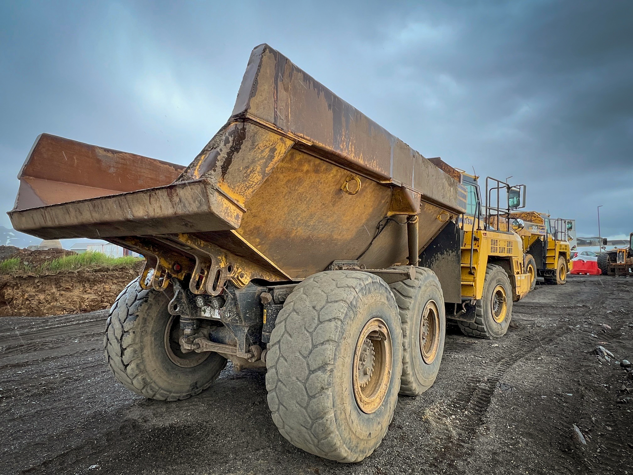 Komatsu HM300-5 - Image 5