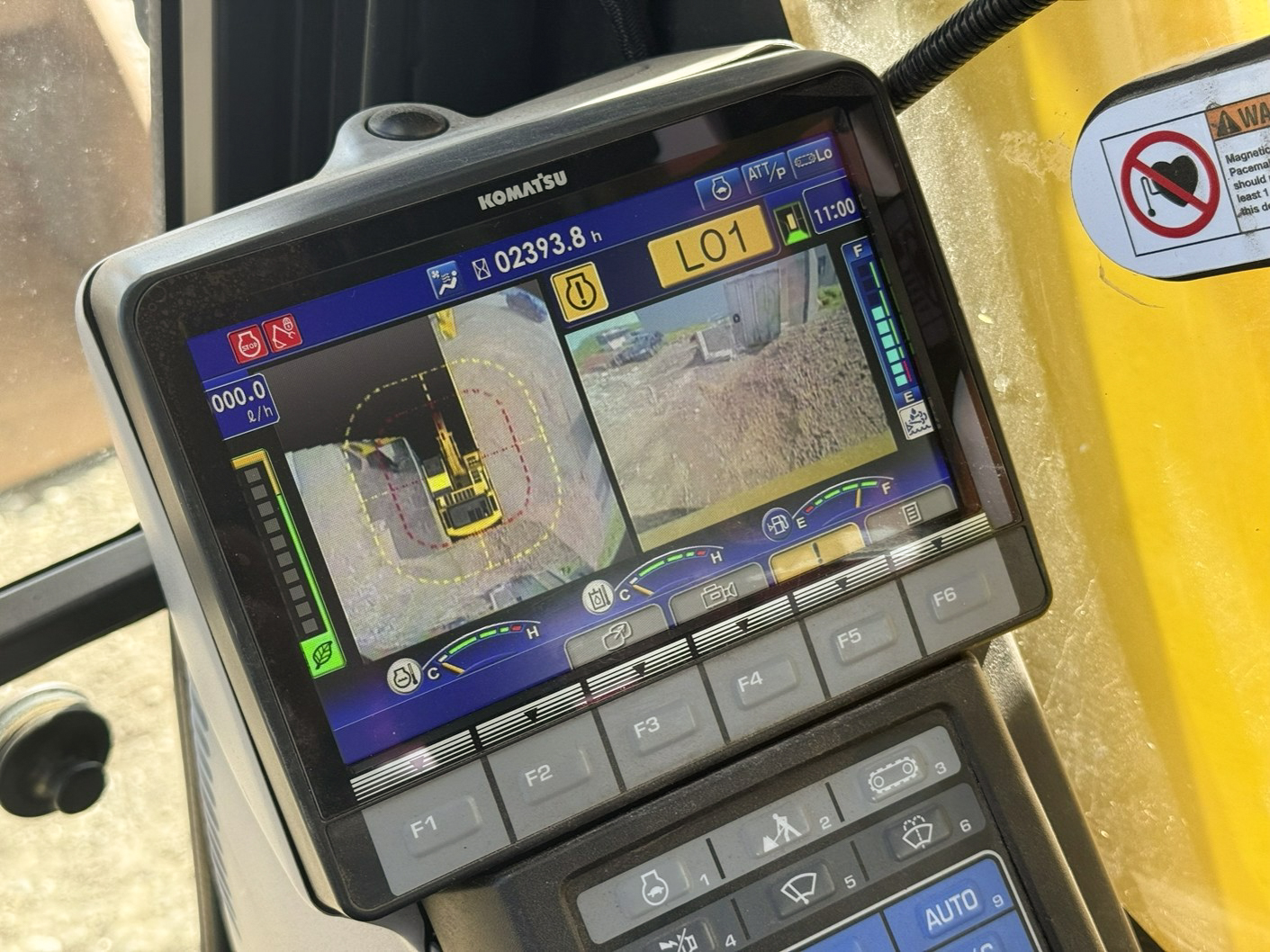 Komatsu PC210LC-11E0 - Image 7