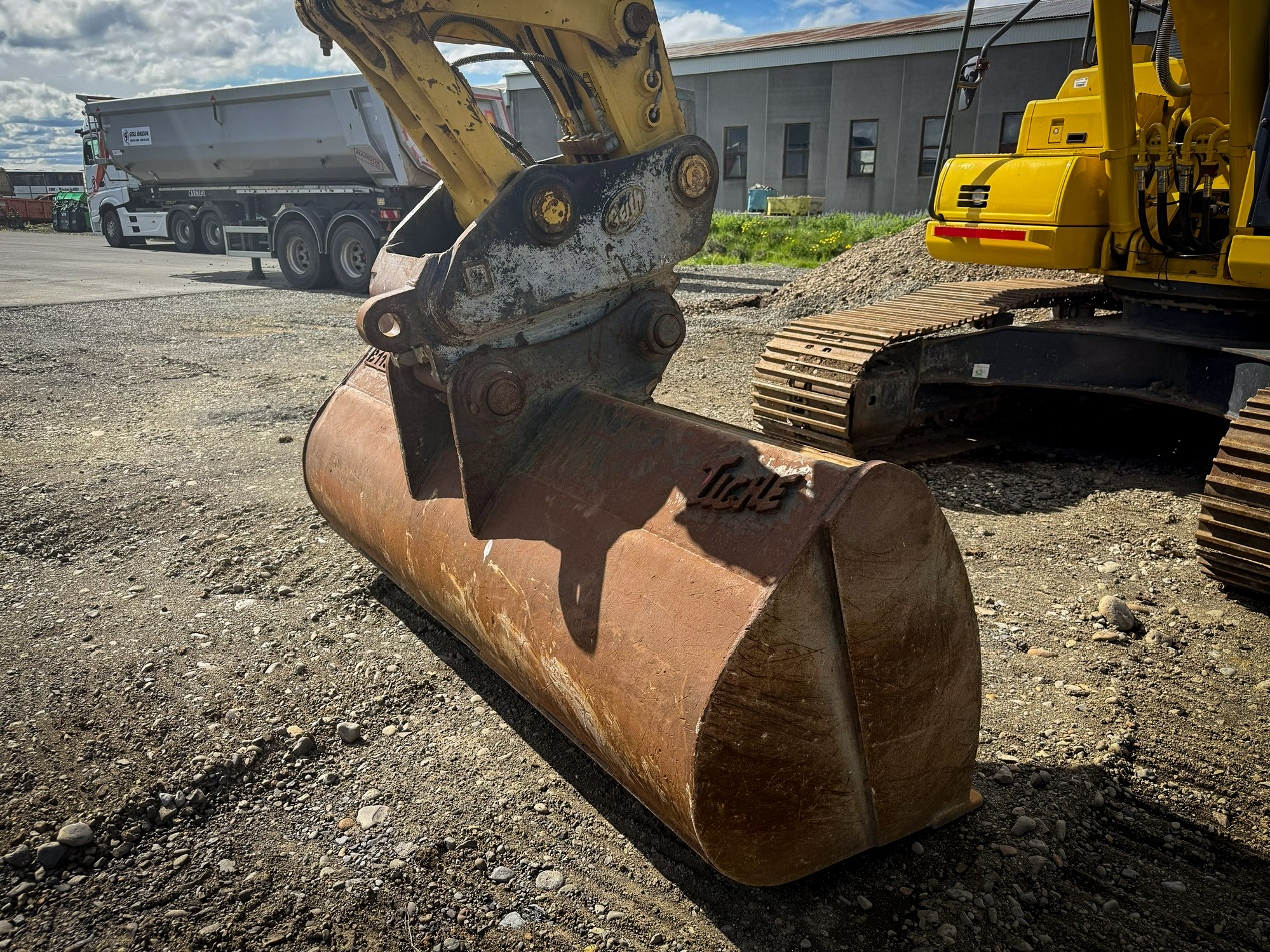 Komatsu PC210LC-11E0 - Image 6