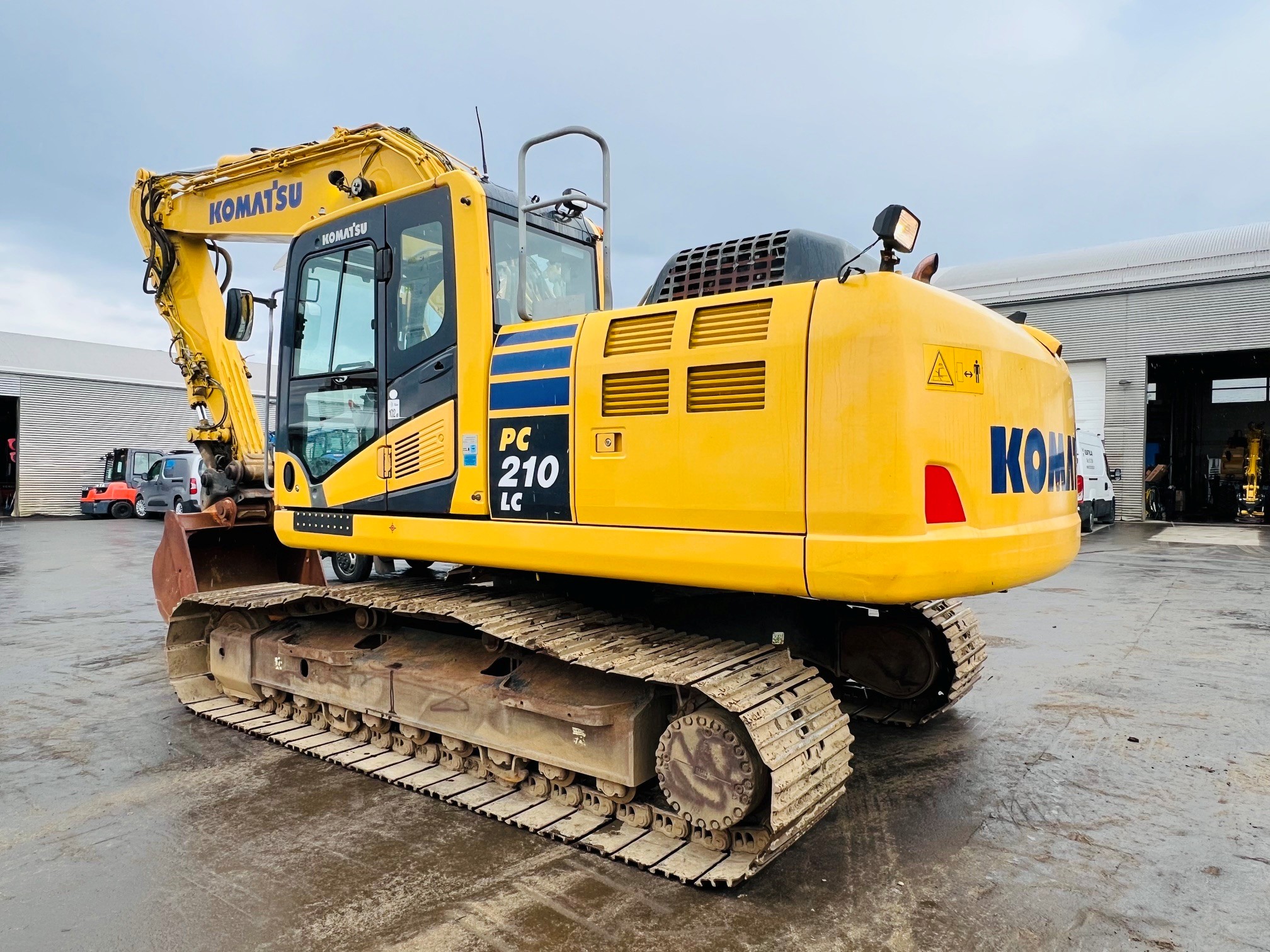 Komatsu PC210LC-10 - Image 3