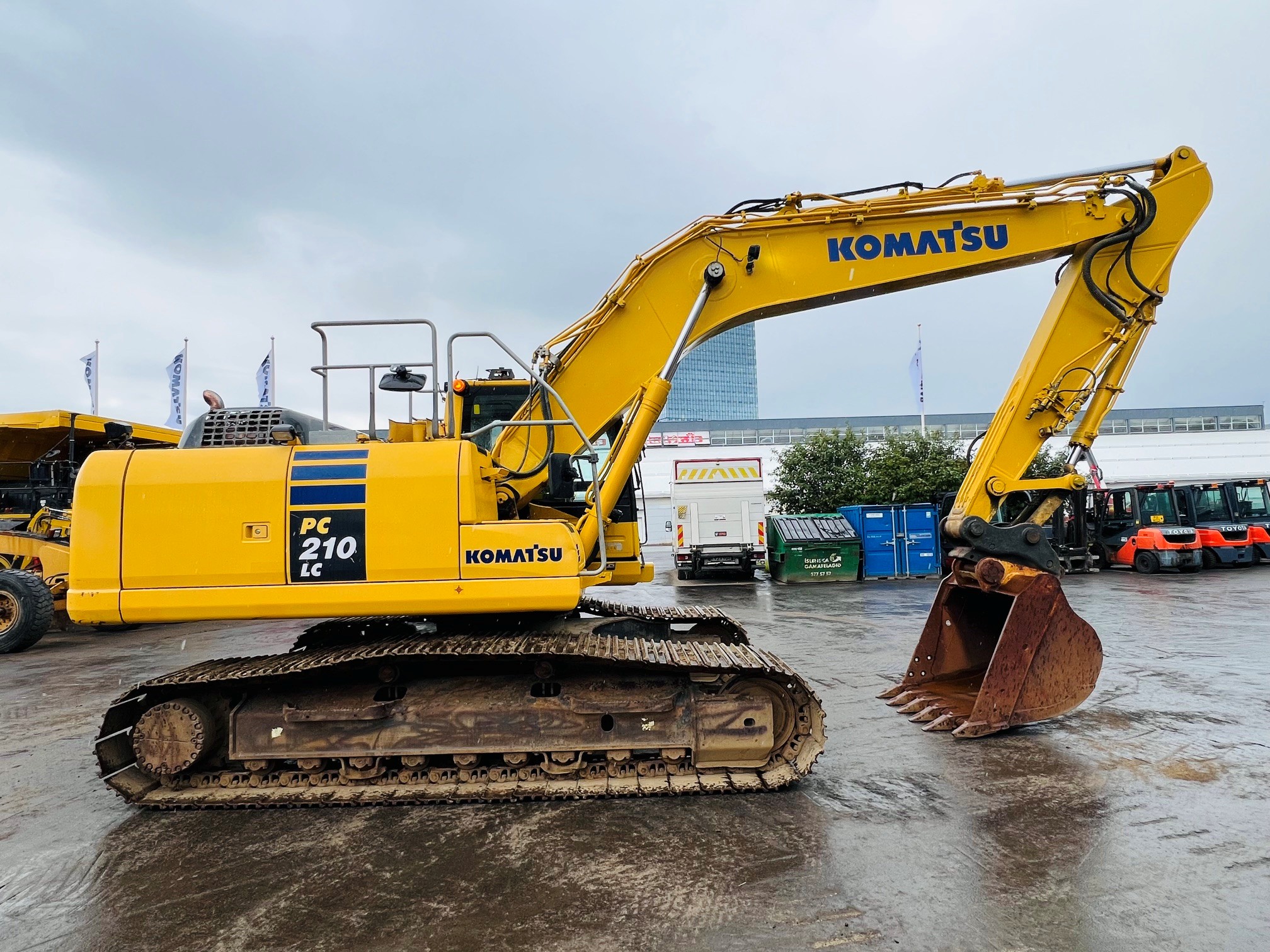 Komatsu PC210LC-10 - Image 4