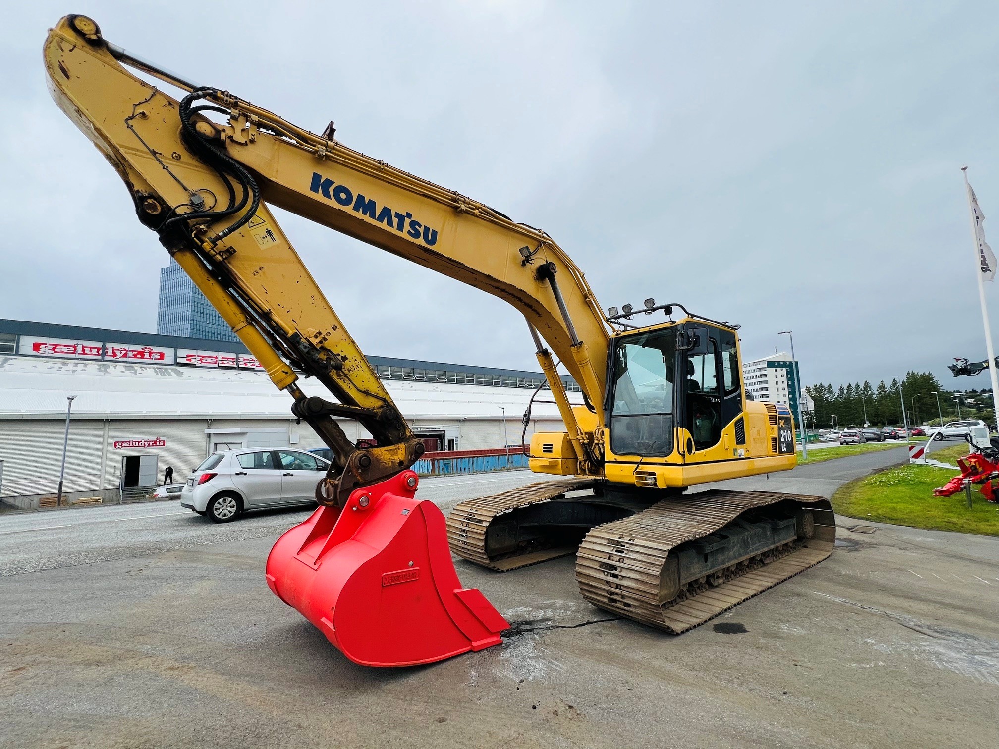 Komatsu PC210LC-8 - Image 4