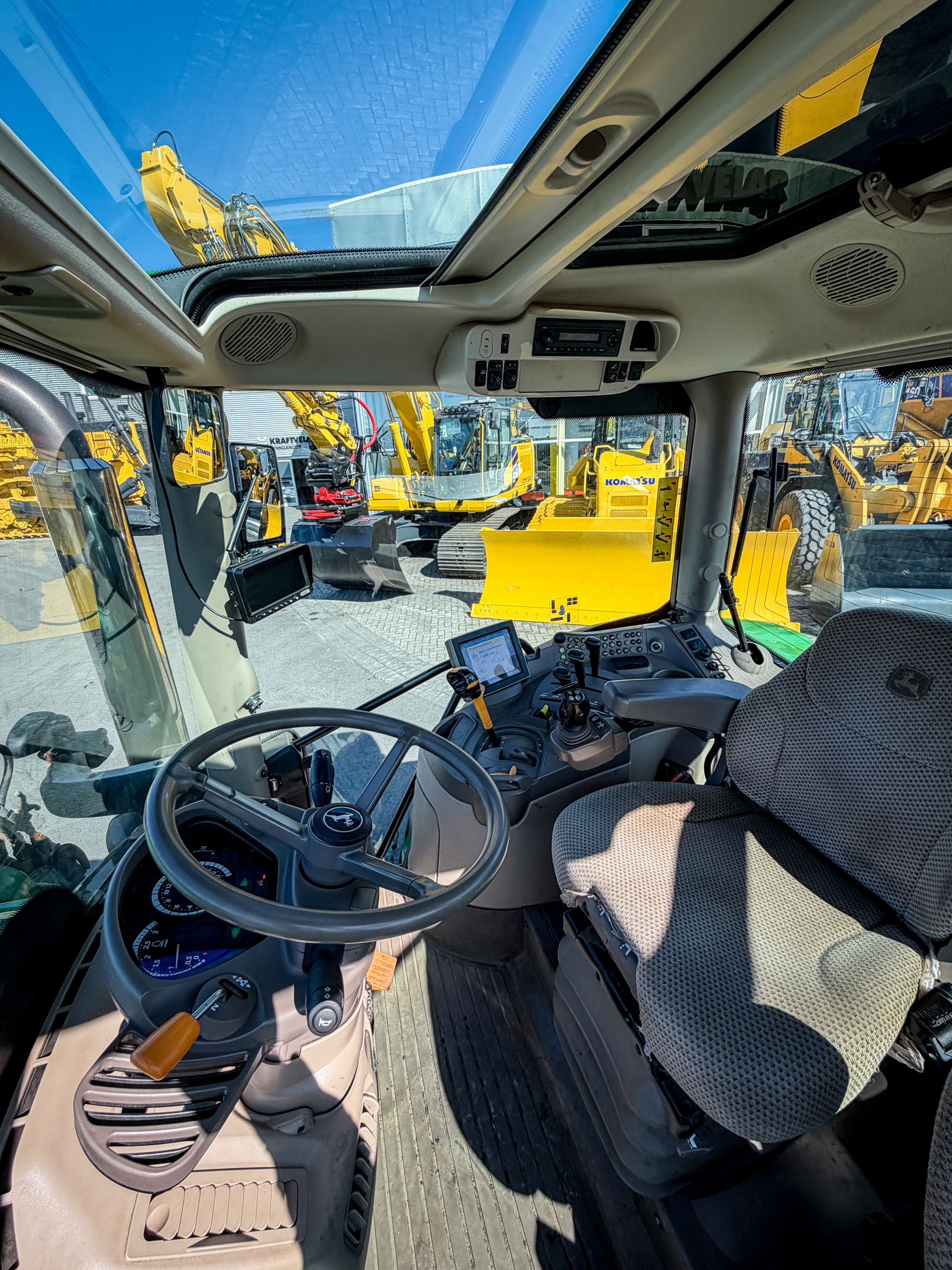 John Deere 6135R - Image 5