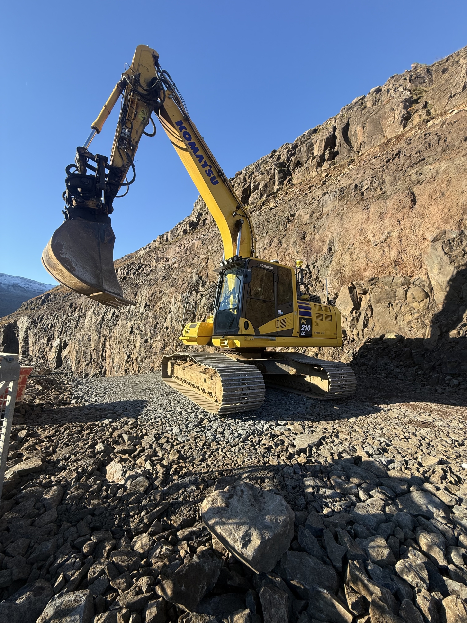 Komatsu PC210LC-11