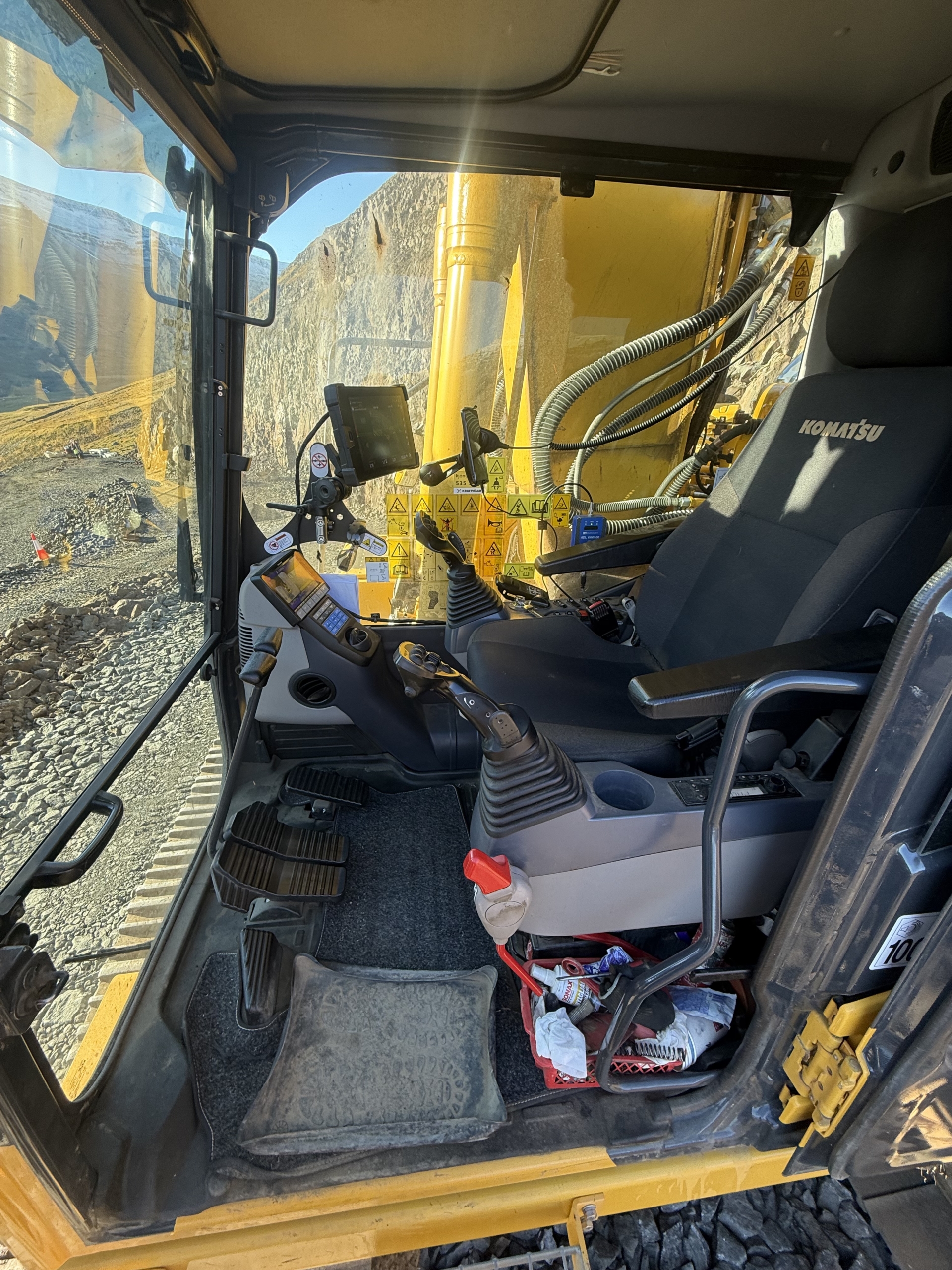 Komatsu PC210LC-11 - Image 5